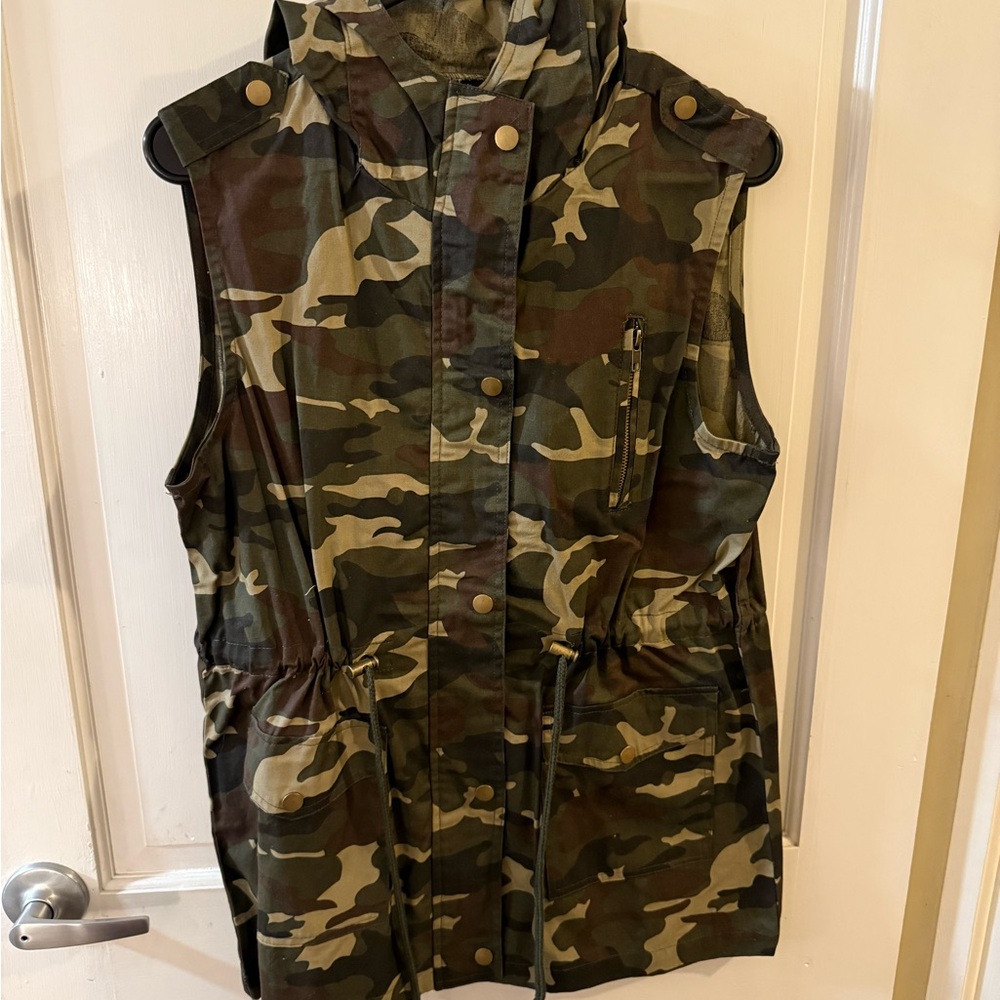 Camouflage Hooded Vest